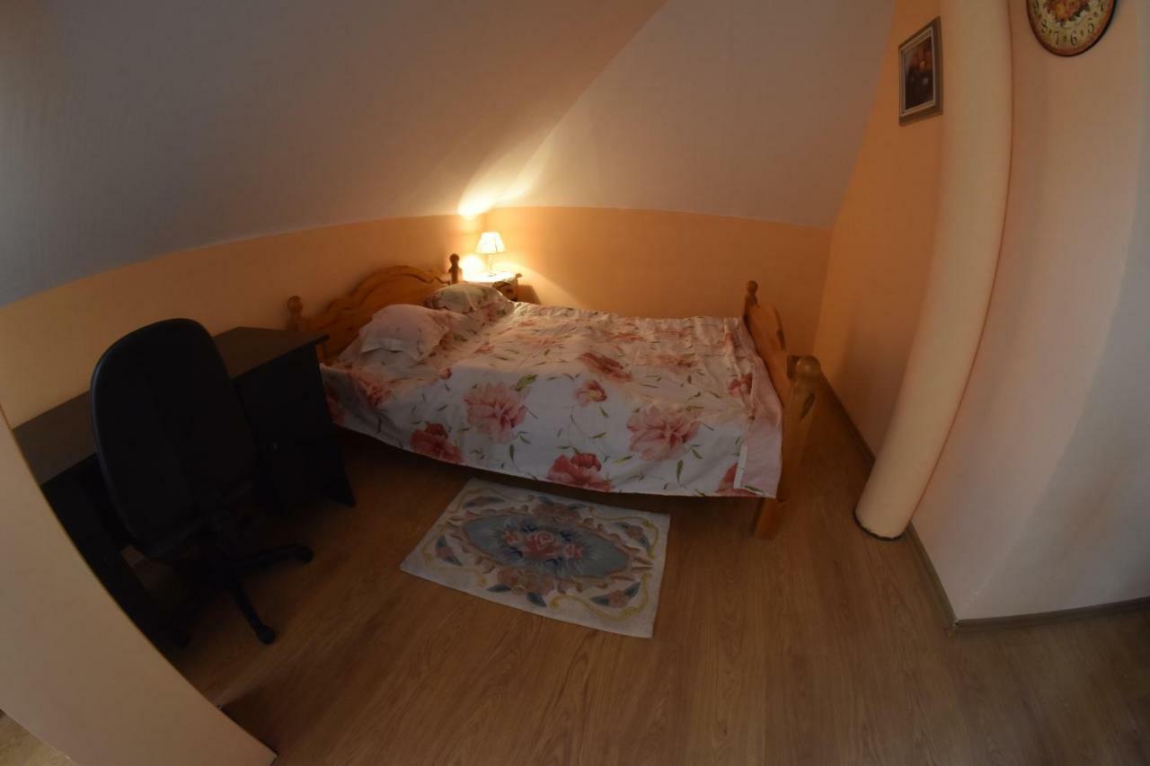 Comfortable House With Garden Manki Eksteriør billede